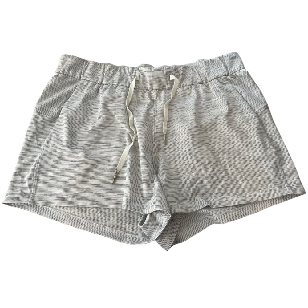 Lululemon On The Fly MR Short Size 10